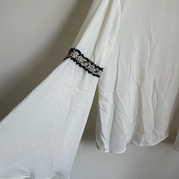 Zara blouse with lace and Pearl - Picture 3 of 5